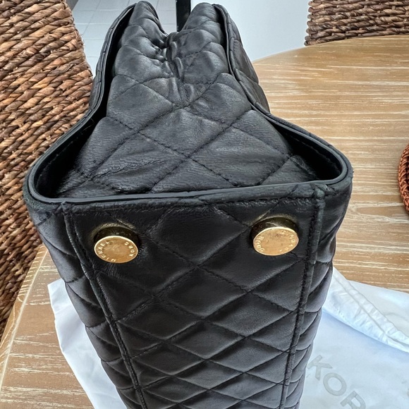 Michael Kors Black Leather Quilted tote - Picture 15 of 16